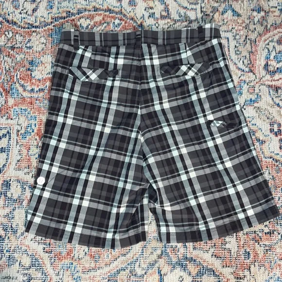 Lululemon Men’s Kahuna Gray Plaid Shorts SZ 36 EUC - Picture 3 of 3